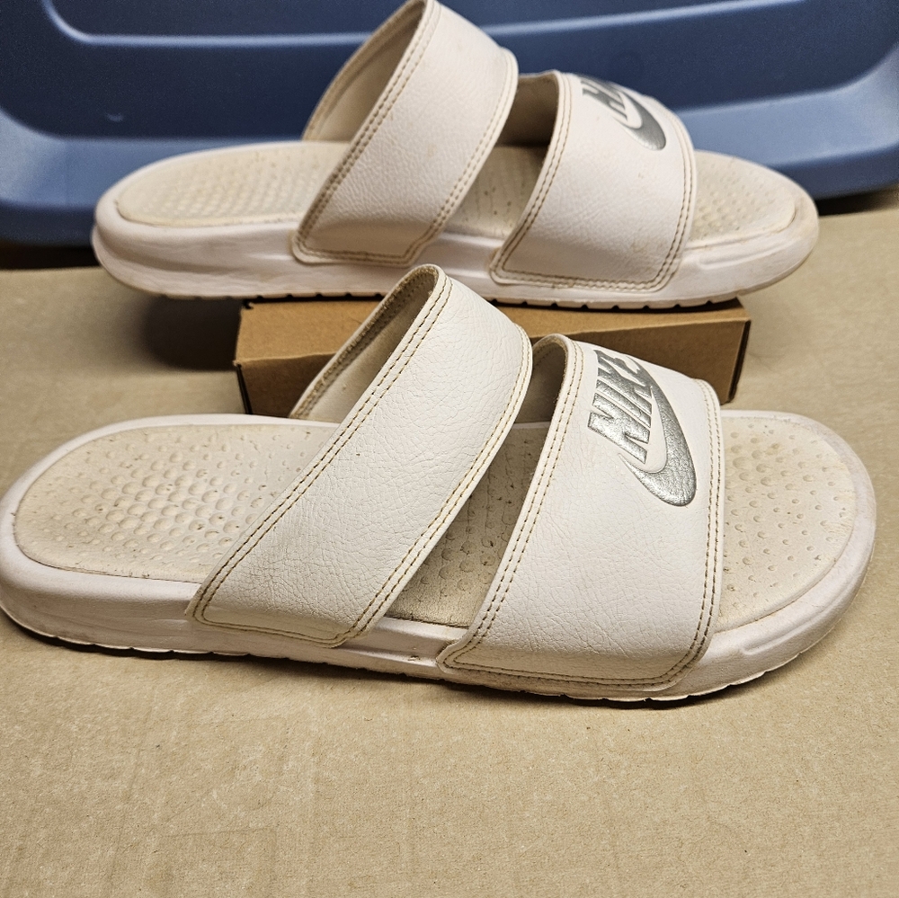 Womens Nike Benassi Duo White Slide Sandals, Size 10